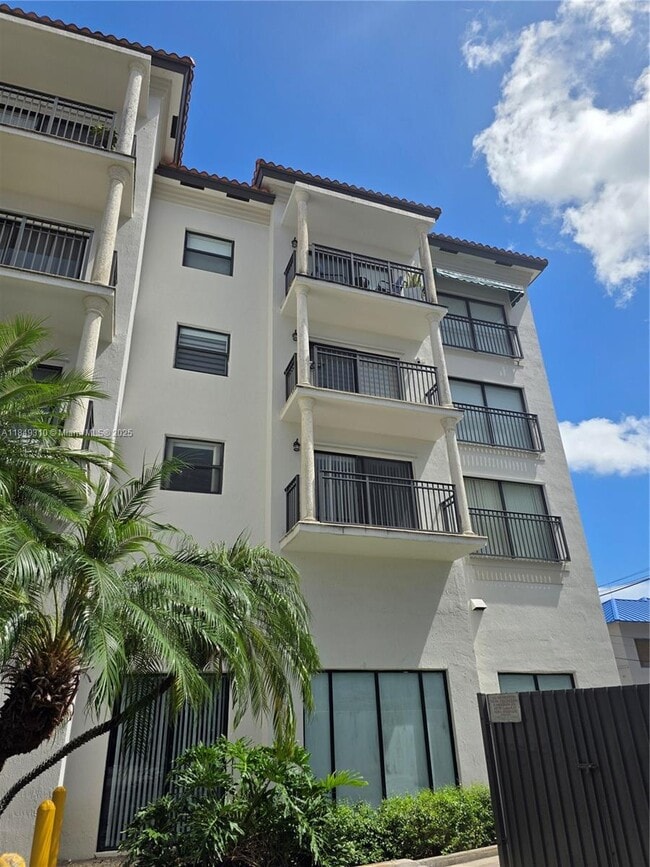 Foto del edificio - 650 Palm Ave