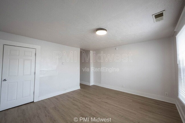 Building Photo - 2211 E New York St
