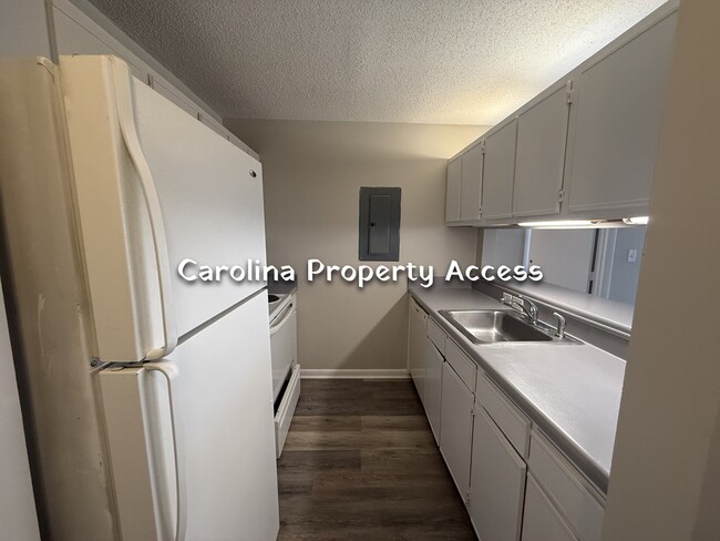 Building Photo - 1401 Collegiate Cir