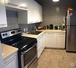 Building Photo - 3475 N Country Club Dr