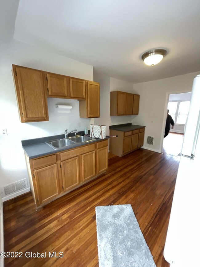 Building Photo - 3464 Rosendale Rd