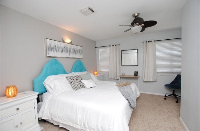 Foto del edificio - 719 Park Knoll Ln
