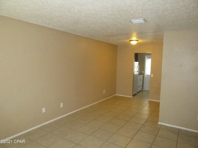 Building Photo - 1104 W 19th Ct