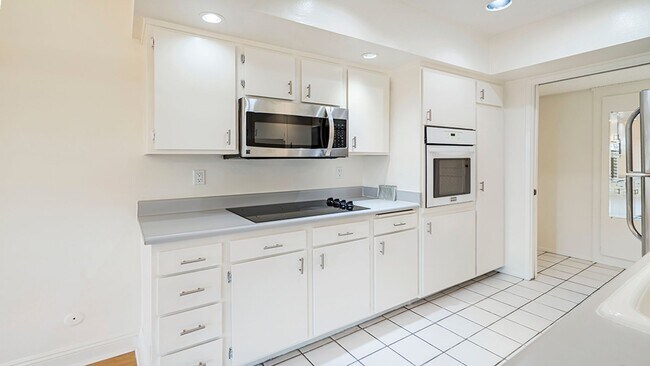 Foto del edificio - Luxury Penthouse Newly Renovated 1 Bed + D...