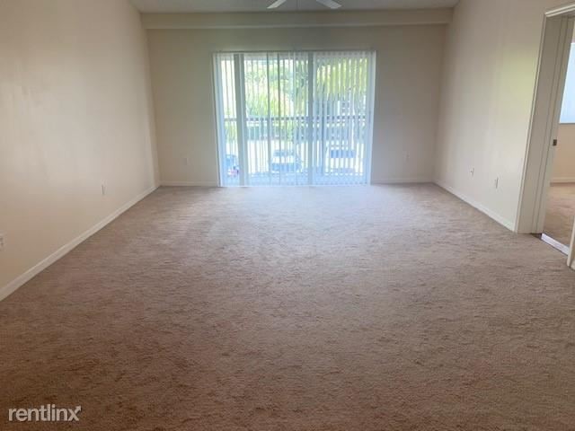 Building Photo - 1600 Crestwood Ct S