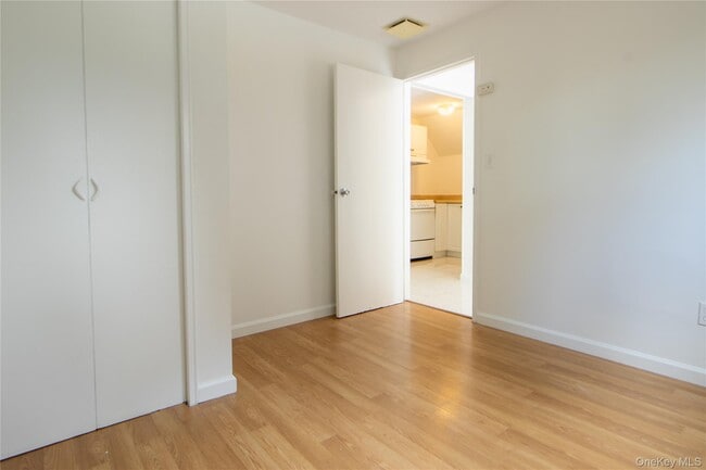 Building Photo - 31 Cherrywood Dr