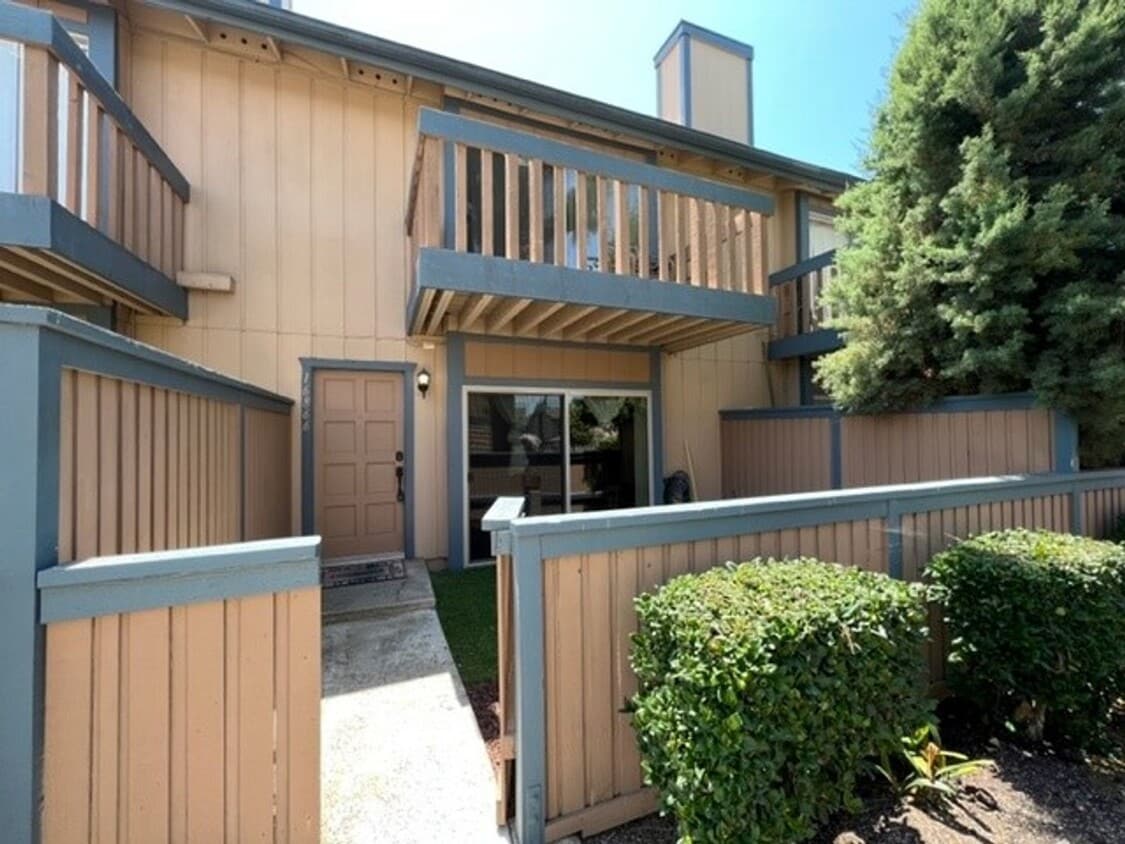 Primary Photo - Seascape Community: 2 Bedroom 2.5 Bath Tow...