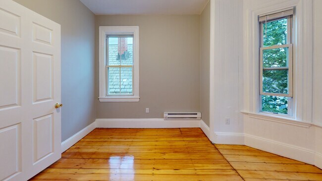 Building Photo - 96 Sheridan St