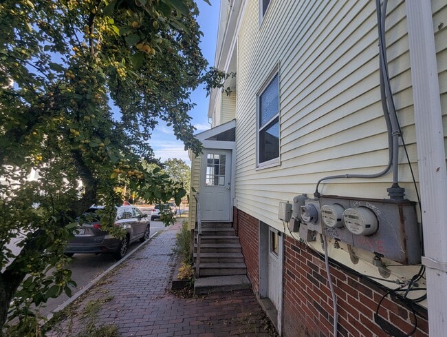 Private entrance - 34 Tyng St