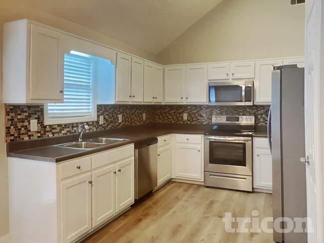 Building Photo - 287 Huntington Dr