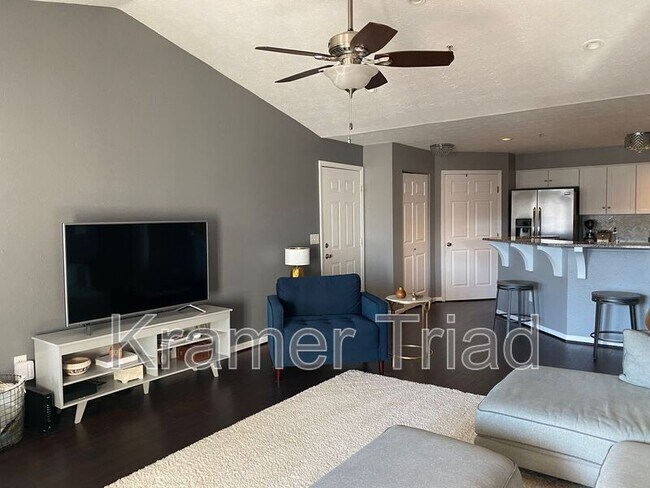Foto del edificio - 1384 Heatherwood Ln