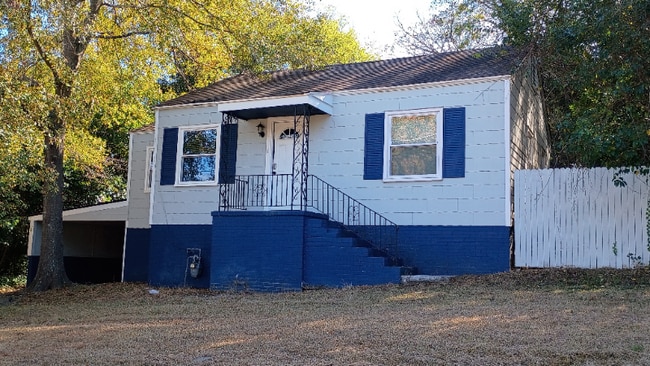 Building Photo - 3566 McKenzie Dr