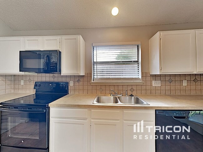 Building Photo - 404 Lemon Dr