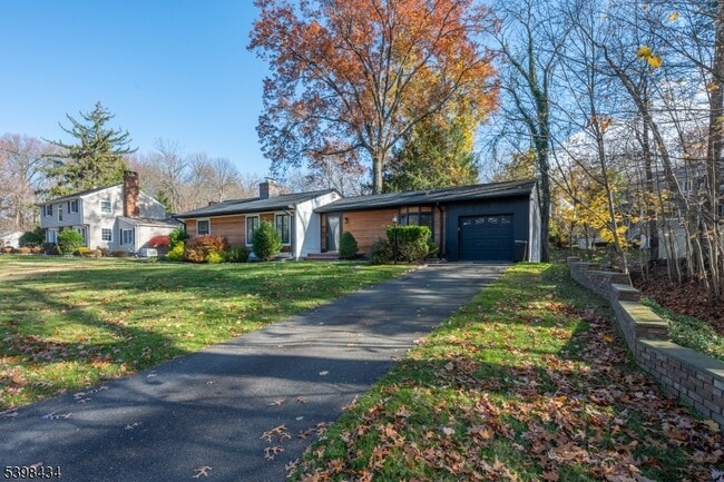 Foto del edificio - 7 Oak Tree Ln