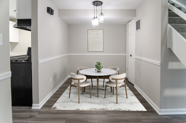 Building Photo - Coventry Court Townhomes