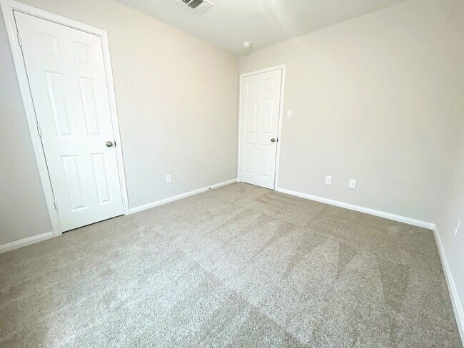 Building Photo - 340 Rd 5105