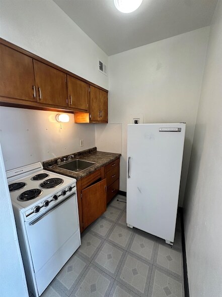 Building Photo - 26 S Galena Ave