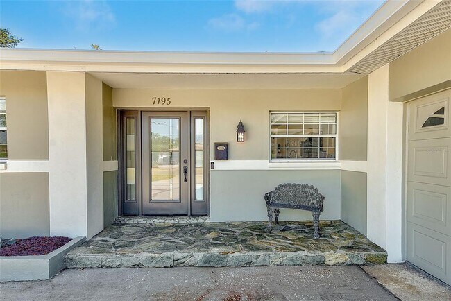 Foto del edificio - 7195 Augusta Blvd