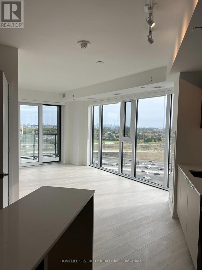 Building Photo - 8 Tippett Rd