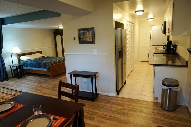 Building Photo - 929 Schindler Dr