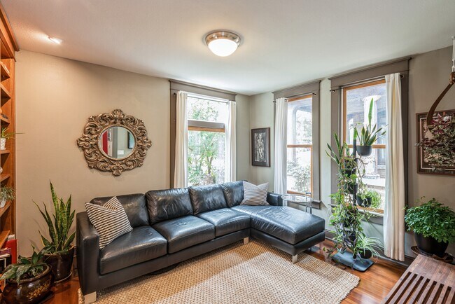 Living Room NW - 723 19th St
