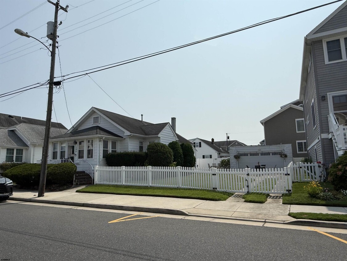 Primary Photo - 104 N 35th Ave
