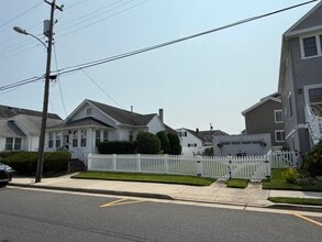 Building Photo - 104 N 35th Ave