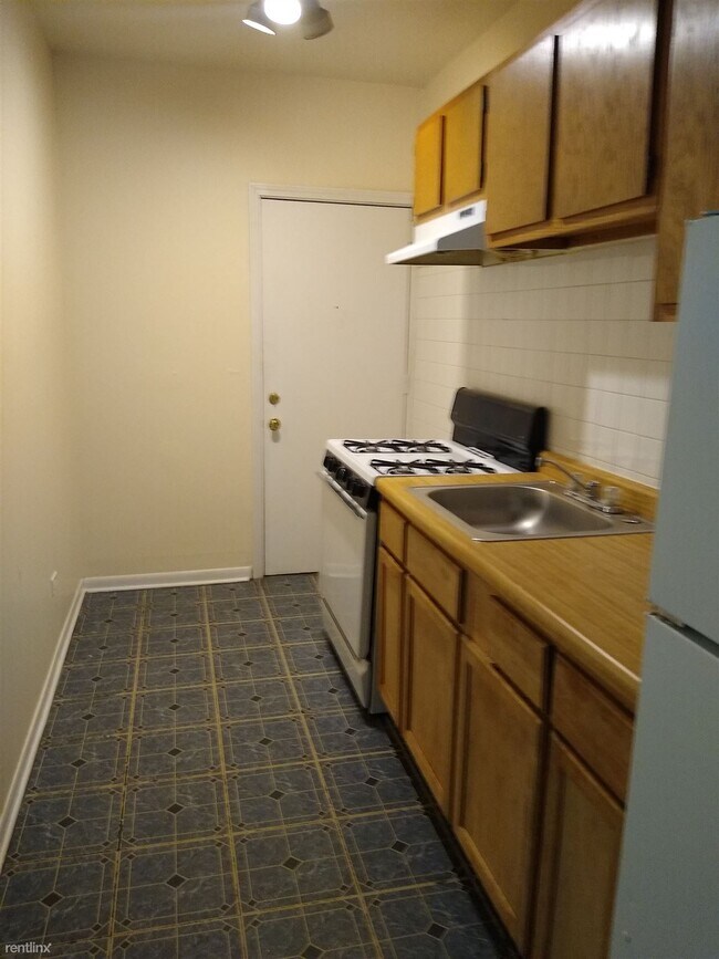 Studio, 1 bath 1649 W Jonquil Ter 11 Apartment for