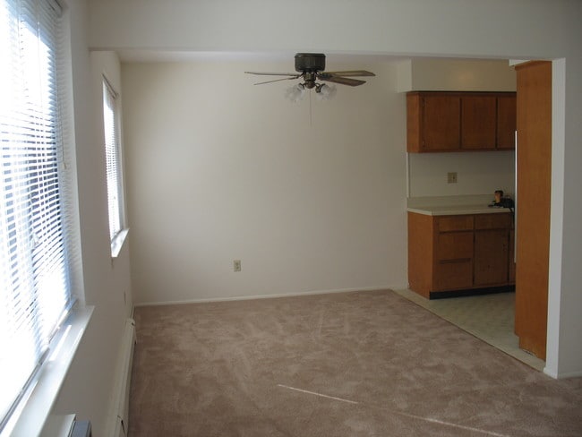 Dining Room - 401 US-22