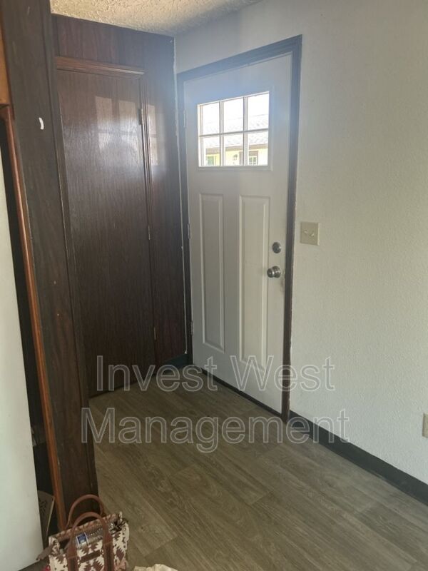 Foto del edificio - 530 NE Anderson Rd