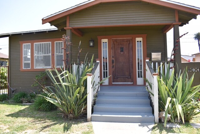 Beautiful original front door. - 1422 W 66th St