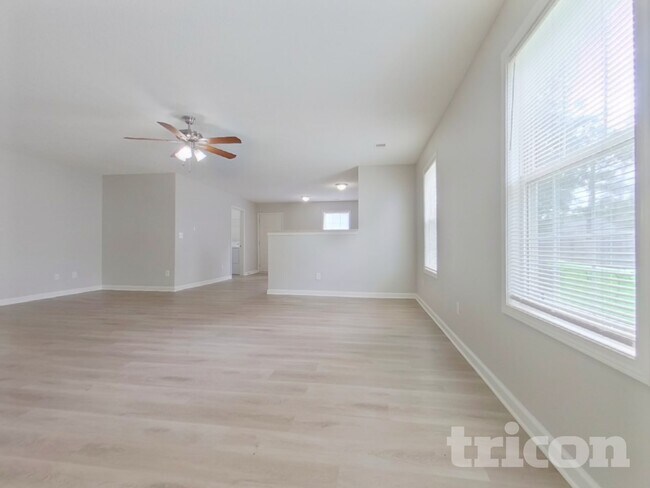 Foto del edificio - 404 Castle Ridge Dr