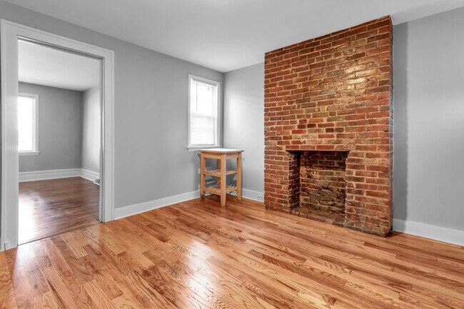 Building Photo - 96 Cottage St