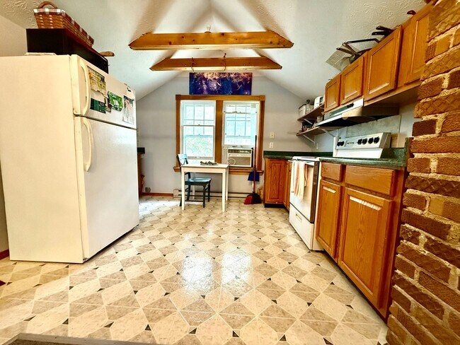 Foto del edificio - 111 1/2 E. Wylie St- Upstairs