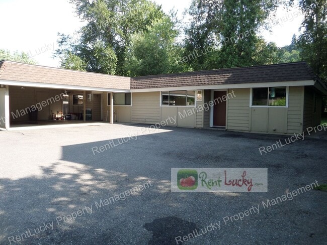 Foto del edificio - Super-Cute 2 Bedroom, 2 Bath Duplex in Unb...