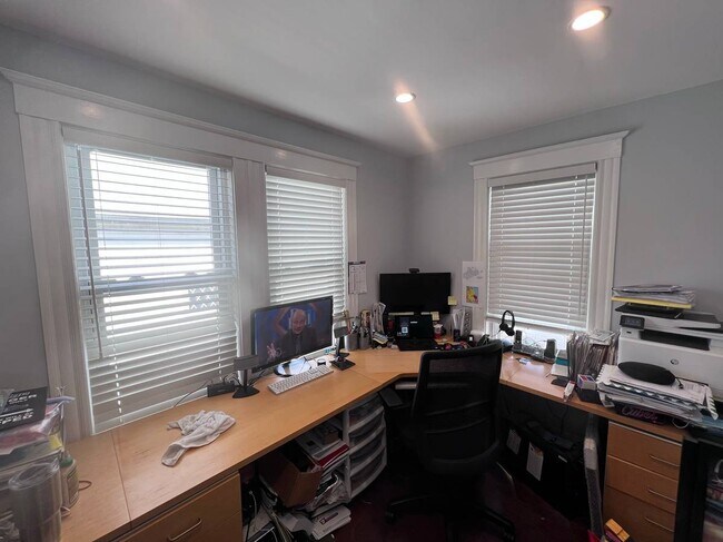 Foto del edificio - 8 Maplewood St