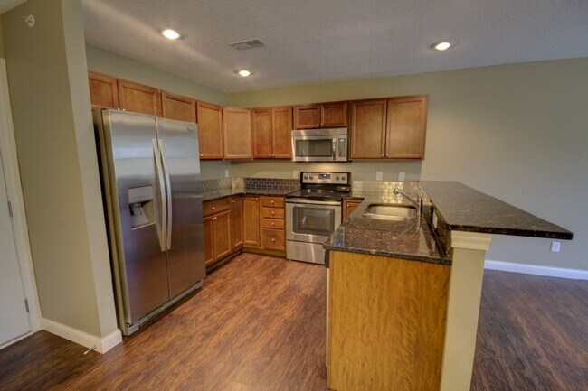 Foto del edificio - Gorgeous 3 Bedroom Townhome
