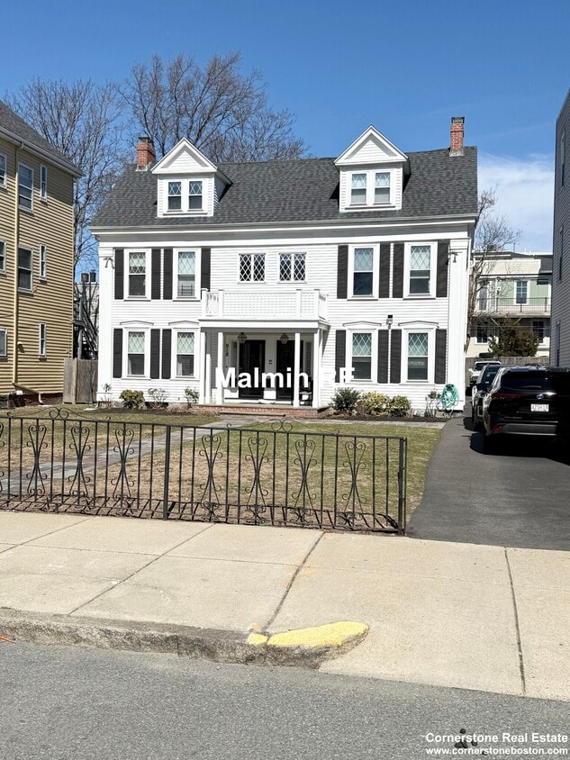 Primary Photo - 920 E 4th St