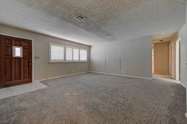 Building Photo - 1202 Benson Dr