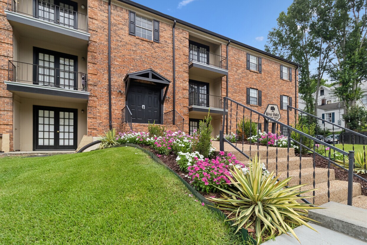 Primary Photo - River Oaks Apartments
