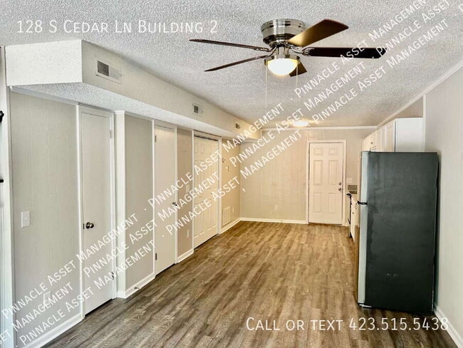 Foto del edificio - 128 S Cedar Ln