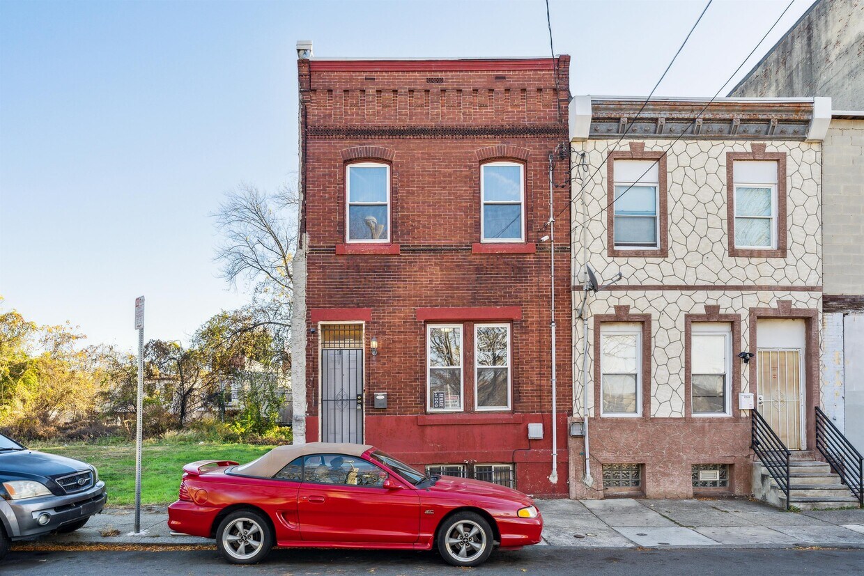 Primary Photo - 2325 N 15th St