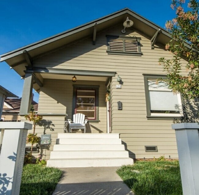 Building Photo - 121 E Palmyra Ave