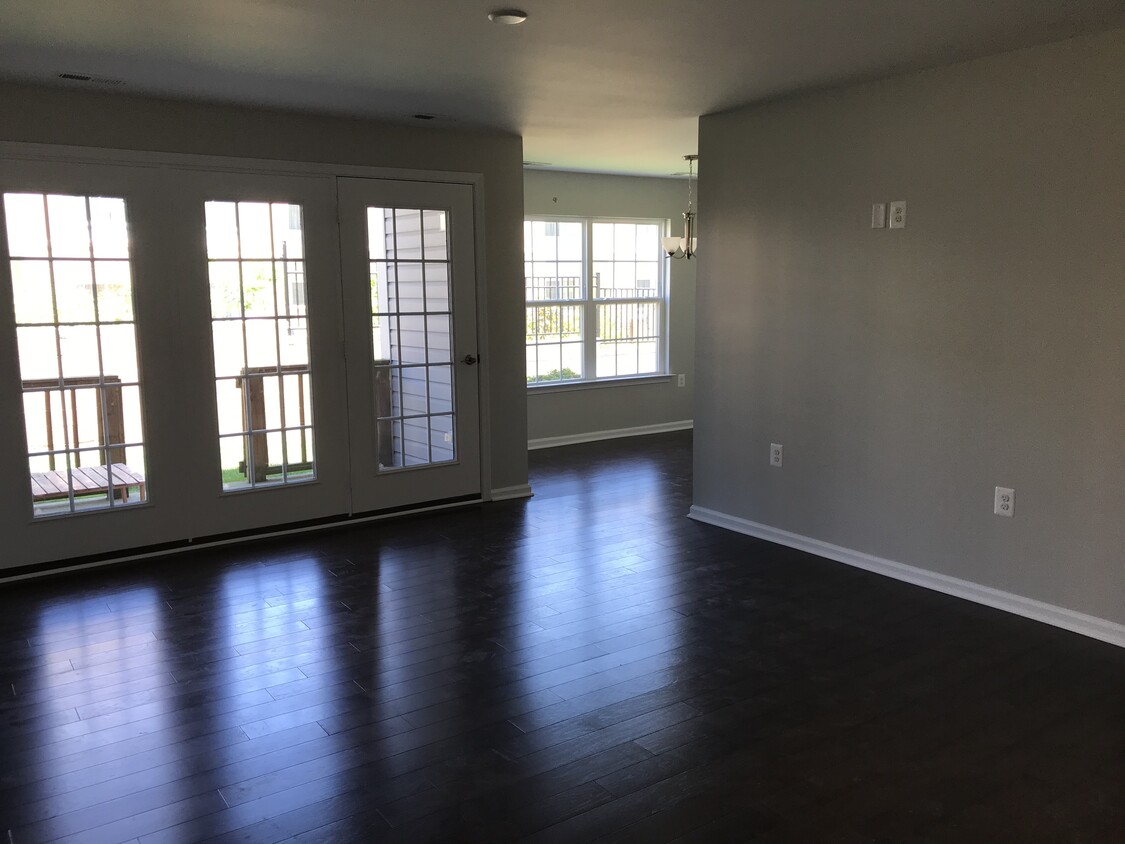 Living Area - 6425 Richmond Hwy
