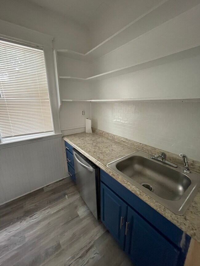 Kitchen - 61 Lithgow St