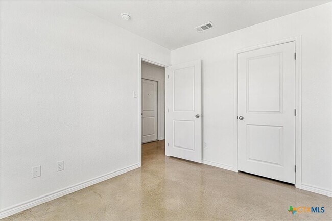 Foto del edificio - 1226 Lehmann Dr