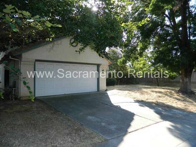 Foto del edificio - Spacious 4bd/2.5ba Elk Grove Home with 2 C...