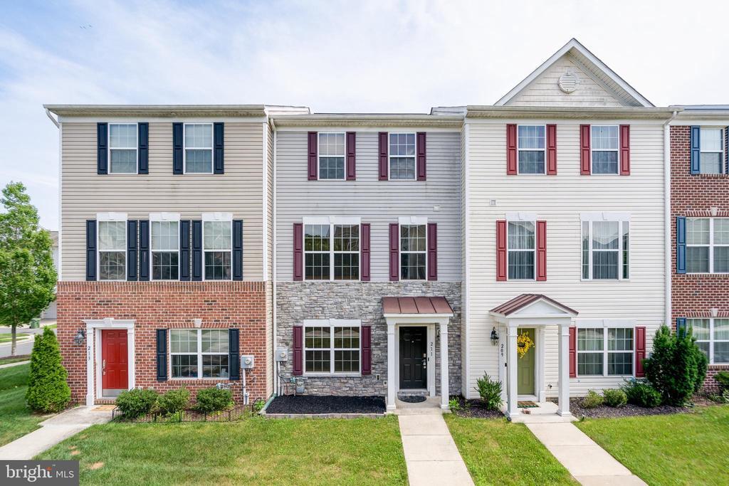 Foto principal - 211 Grist Mill Ln