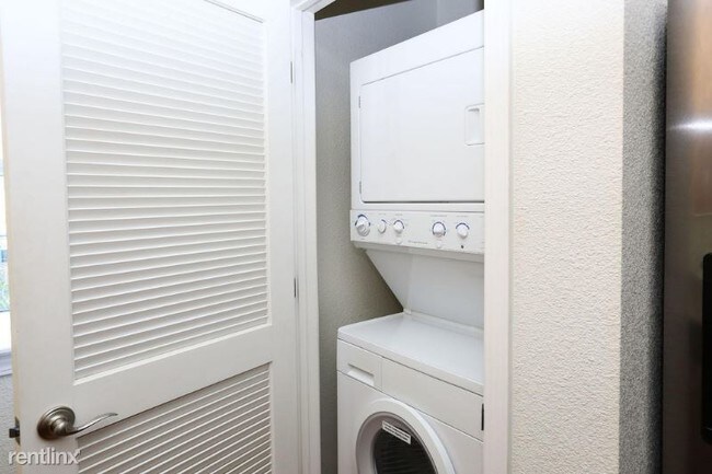 Foto del edificio - 1 br, 1 bath Condo - 1182 Walker Ave