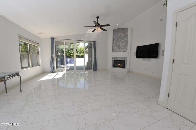 Foto del edificio - 4343 E Gatewood Rd